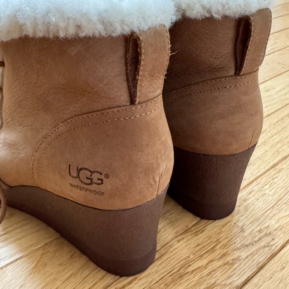 UGG Women’s Jeovana Ankle Wedge Boots Suede Waterproof Lace Size 8 Chestnut - Picture 4 of 10
